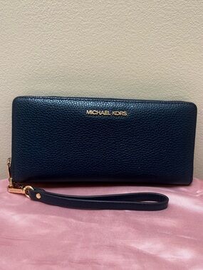 Michael Kors Navy Large Jet Set Continental Travel Wallet